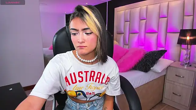 Snapshot of LuisaJonnes_ chatting on November 2025 03:38:01 PM LuisaJonnes online show from November 2025 03:38:01 PM