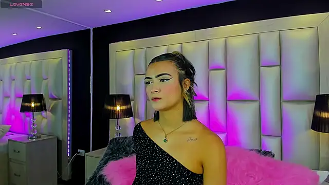 Snapshot of LuisaJonnes_ chatting on November 2025 03:28:02 PM LuisaJonnes online show from November 2025 03:28:02 PM