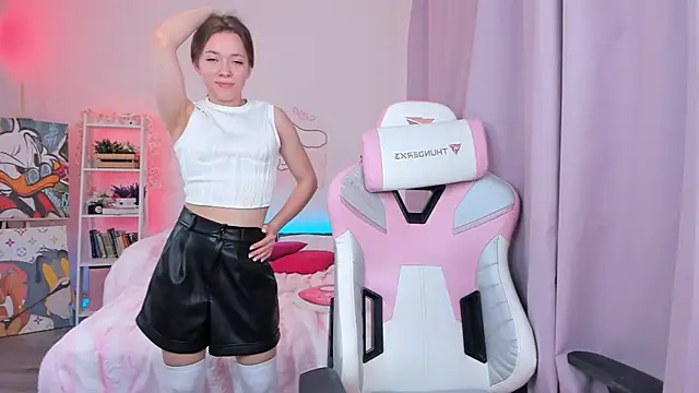 Leri Dells online show from November 2025 04:11:02 PM