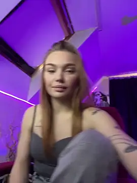 KitsyMoore online show from September 2025 03:50:01 PM