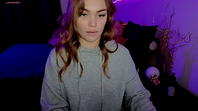 KitsyMoore online show from November 2025 02:42:01 PM