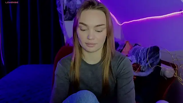 KitsyMoore online show from November 2025 02:44:02 PM