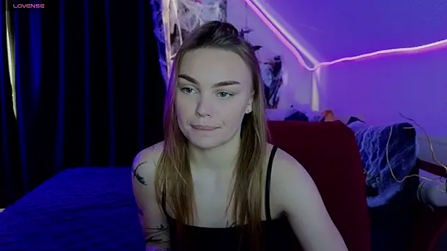 KitsyMoore online show from November 2025 01:16:01 PM