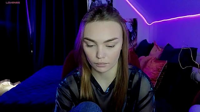 KitsyMoore online show from October 2025 01:23:02 PM