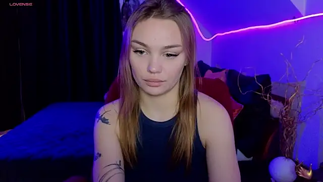 KitsyMoore online show from December 2025 01:12:02 PM