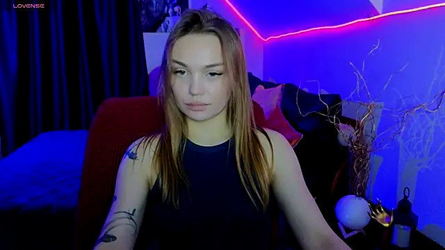 KitsyMoore online show from December 2025 01:10:01 PM