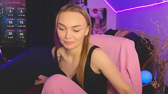 KitsyMoore online show from October 2025 04:52:01 PM