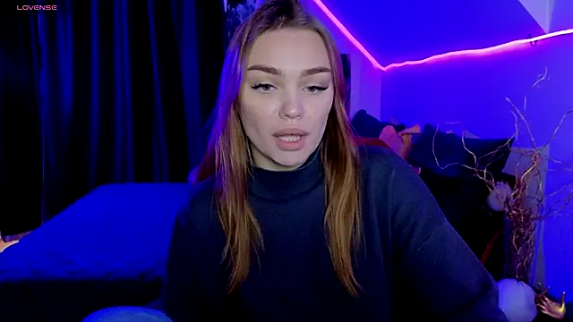 KitsyMoore online show from November 2025 01:11:01 PM