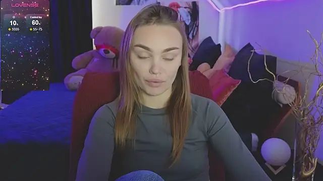 KitsyMoore online show from October 2025 01:10:01 PM