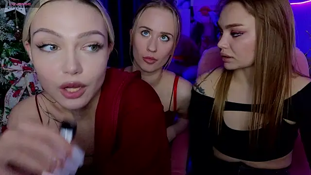 KitsyMoore online show from December 2025 08:04:02 PM