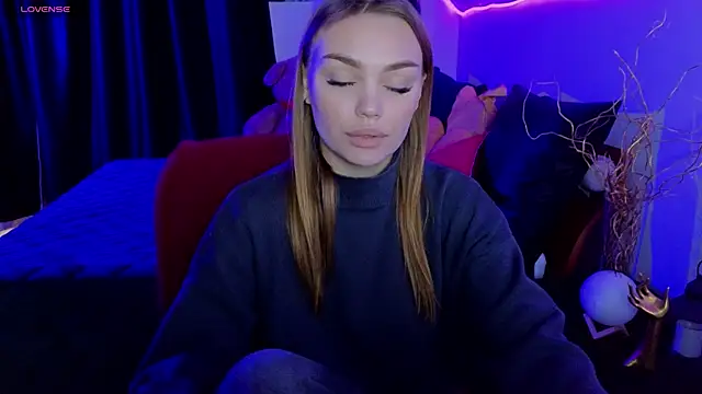 KitsyMoore online show from November 2025 01:10:01 PM