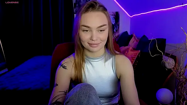 KitsyMoore online show from October 2025 01:21:02 PM