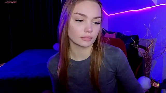 KitsyMoore online show from November 2025 01:11:01 PM