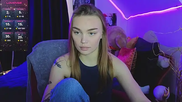 KitsyMoore online show from October 2025 01:12:02 PM