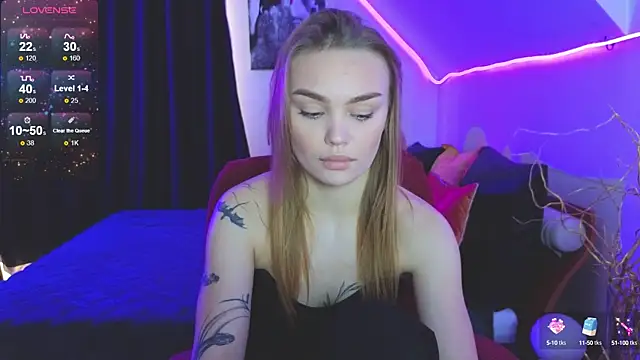 KitsyMoore online show from October 2025 01:12:01 PM