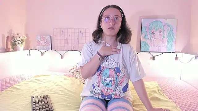 Snapshot of Kitty_NaNa chatting on November 2025 02:28:01 PM Kitty NaNa online show from November 2025 02:28:01 PM