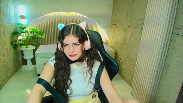 dany r  online show from February 2026 06:43:02 PM