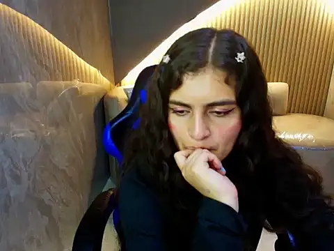 dany r  online show from November 2025 02:43:02 PM