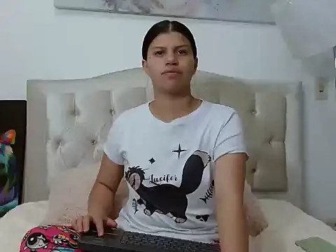 Snapshot of Arianaskyblue chatting on September 2025 06:42:02 AM Arianaskyblue online show from September 2025 06:42:02 AM