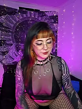 Snapshot of Hallucigenia_ chatting on October 2025 09:27:01 PM Hallucigenia online show from October 2025 09:27:01 PM