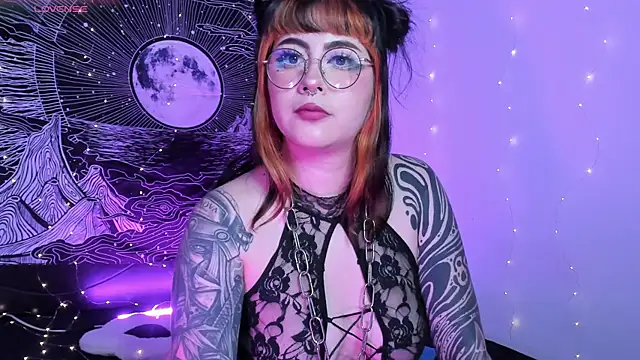 Snapshot of Hallucigenia_ chatting on October 2025 12:15:02 PM Hallucigenia online show from October 2025 12:15:02 PM