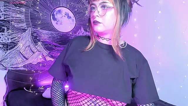 Snapshot of Hallucigenia_ chatting on November 2025 06:41:02 PM Hallucigenia online show from November 2025 06:41:02 PM