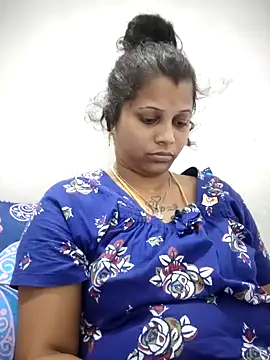 sweetqueen143 online show from April 2026 05:14:02 PM