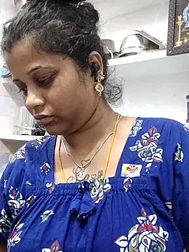 sweetqueen143 online show from March 2026 07:45:01 AM