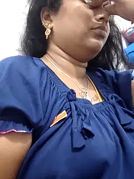 sweetqueen143 online show from March 2026 06:09:02 PM