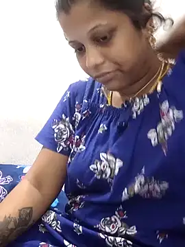 sweetqueen143 online show from April 2026 10:44:01 AM