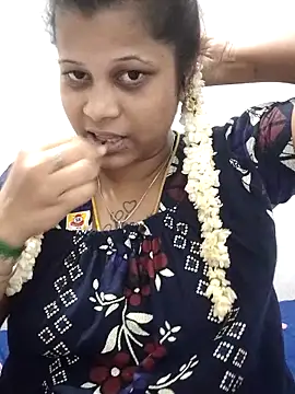 sweetqueen143 online show from April 2026 06:33:01 PM