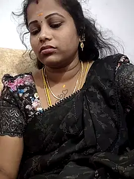 sweetqueen143 online show from April 2026 11:44:02 AM