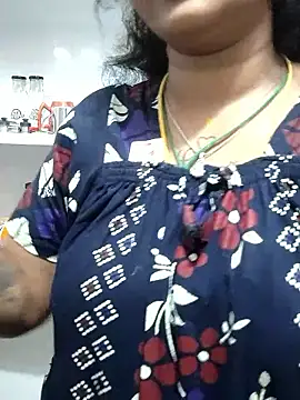 sweetqueen143 online show from April 2026 05:08:02 PM