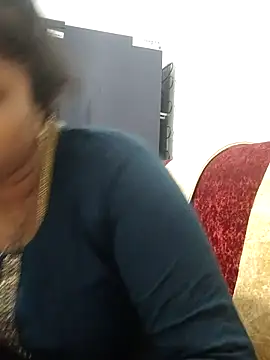 sweetqueen143 online show from April 2026 11:03:01 AM