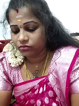 sweetqueen143 online show from April 2026 10:32:01 AM