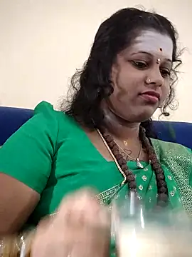 sweetqueen143 online show from October 2025 04:44:01 AM