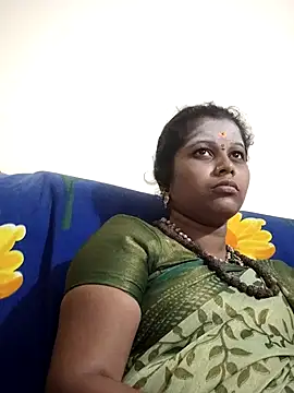 sweetqueen143 online show from October 2025 05:02:01 PM