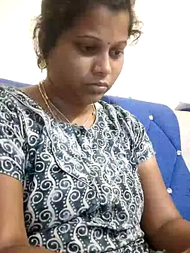 sweetqueen143 online show from November 2025 05:56:01 PM