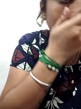 sweetqueen143 online show from April 2026 08:38:01 AM