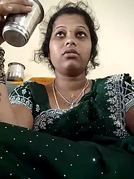 sweetqueen143 online show from October 2025 04:22:02 AM