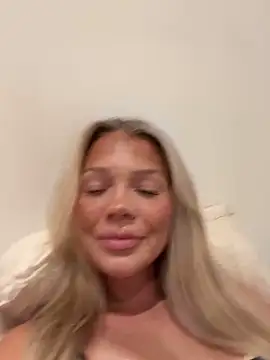 Bellablows online show from September 2025 08:49:01 PM