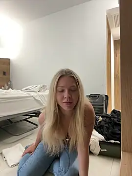 Bellablows online show from October 2025 02:09:02 PM
