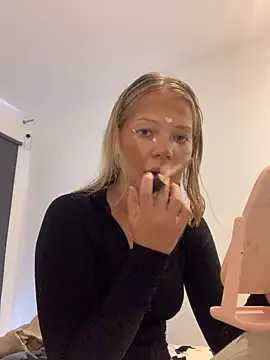 Bellablows online show from October 2025 02:40:02 PM