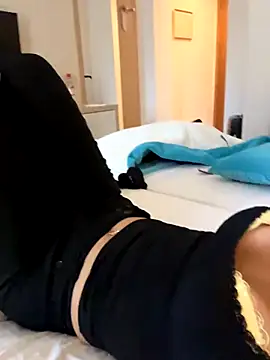 Bellablows online show from September 2025 04:24:02 PM