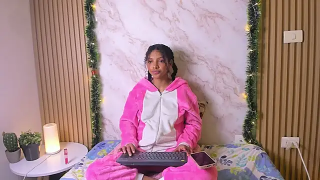 Snapshot of natalia_blue chatting on December 2025 03:23:01 AM natalia blue online show from December 2025 03:23:01 AM