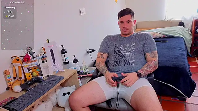 Snapshot of ryden_01 chatting on November 2025 03:18:01 PM ryden 01 online show from November 2025 03:18:01 PM