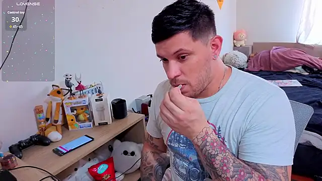 Snapshot of ryden_01 chatting on November 2025 03:45:01 PM ryden 01 online show from November 2025 03:45:01 PM