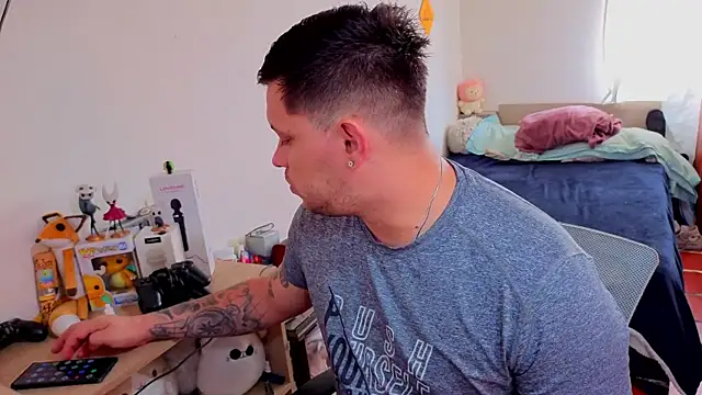 Snapshot of ryden_01 chatting on November 2025 02:22:01 PM ryden 01 online show from November 2025 02:22:01 PM