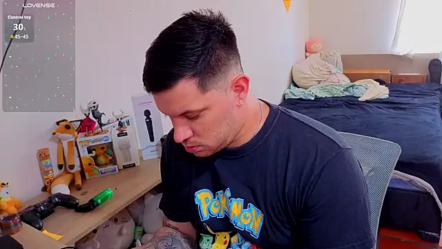 Snapshot of ryden_01 chatting on November 2025 04:44:02 PM ryden 01 online show from November 2025 04:44:02 PM