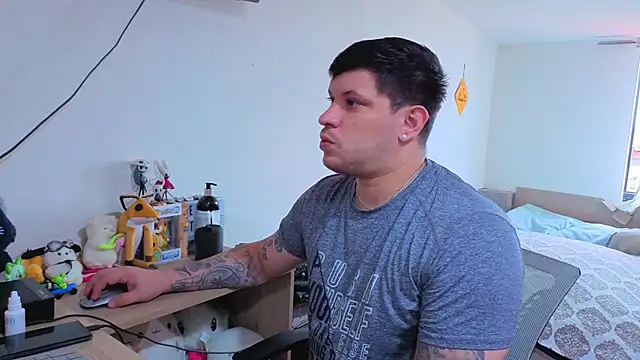 Snapshot of ryden_01 chatting on December 2025 06:45:01 PM ryden 01 online show from December 2025 06:45:01 PM